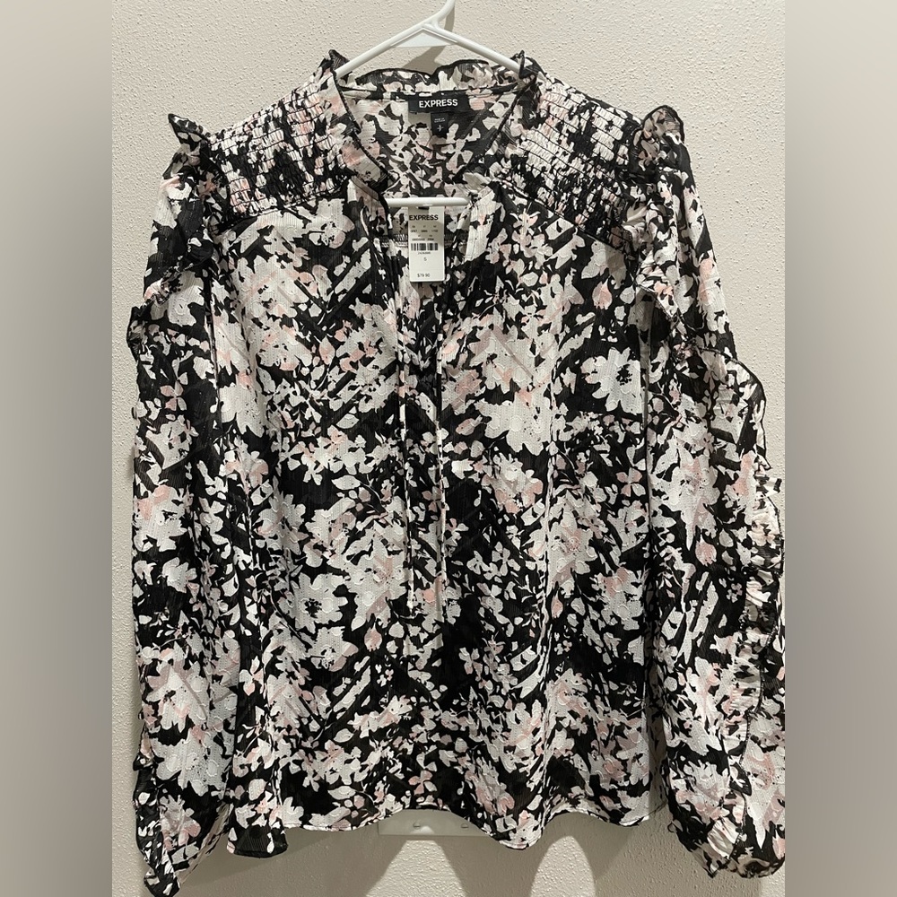 Express Top. Size S. Back, white and pink